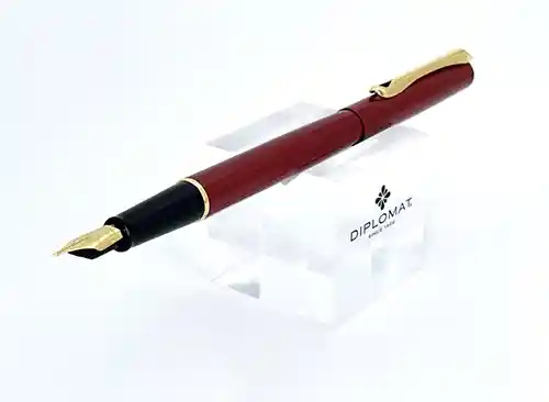 TRAVELLER_BORDEAUX_GOLD_FOUNTAIN_PEN